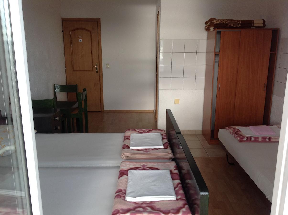 Katarina Apartments And Rooms Sibinj Krmpotski Cameră foto